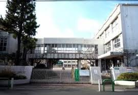小学校　板橋区立上板橋第四小学校（小学校）まで883m