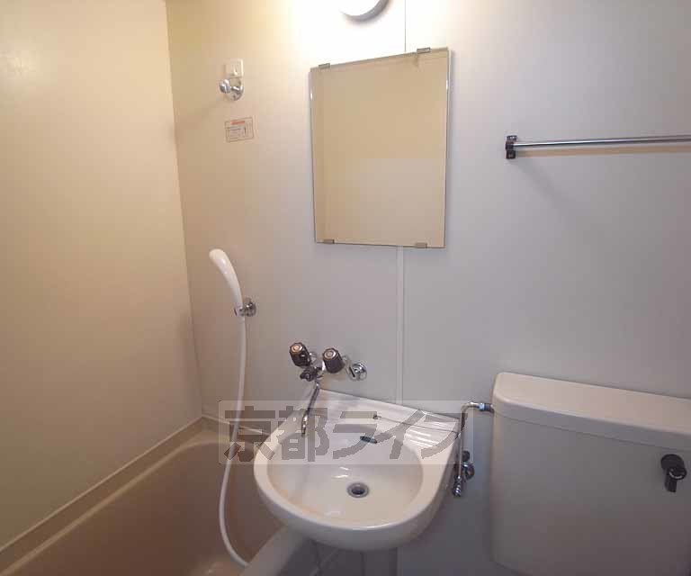 洗面設備　綺麗な洗面台ですね。