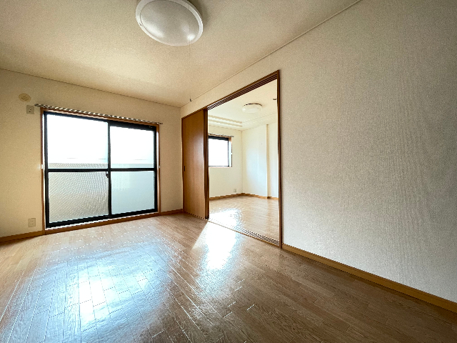 居室・リビング　明るいお部屋です