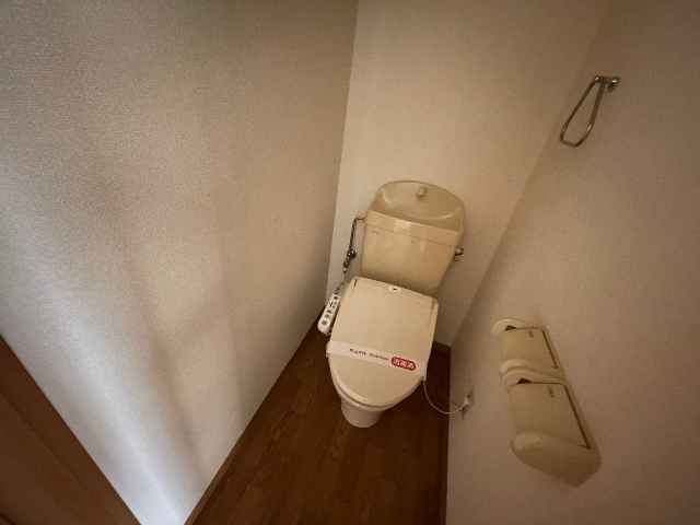 トイレ　温水洗浄便座です