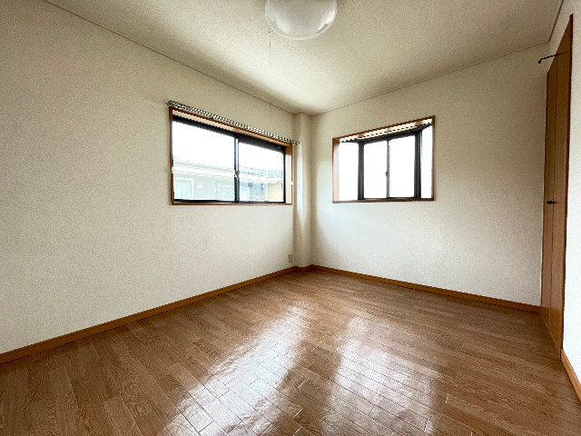 その他　大きな出窓があります