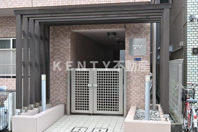 エントランス　落ち着いたエントランスです