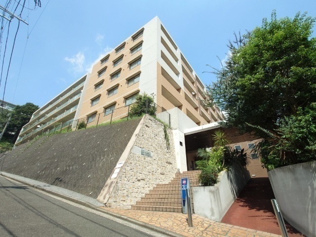 建物外観　オートロック完備