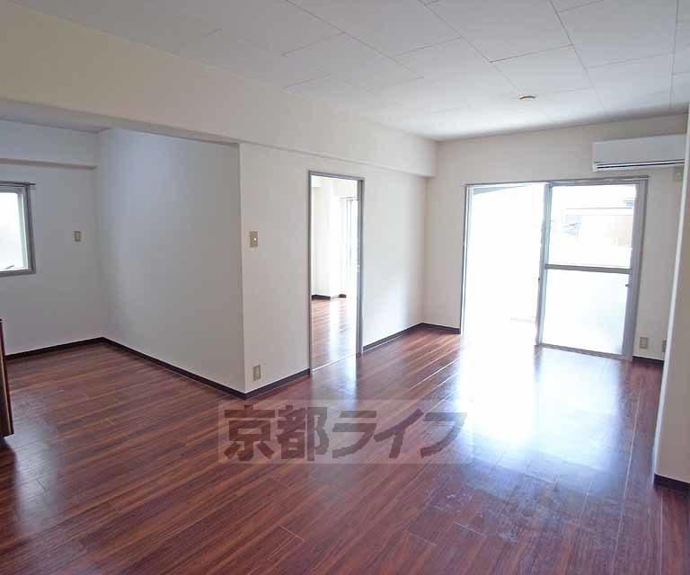 居室・リビング　ファミリーさんでも安心の広さです。