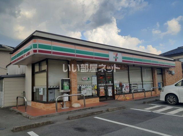 コンビニ　セブンイレブン韮崎藤井店（コンビニ）まで714m