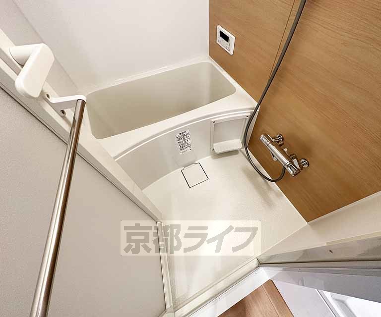 バス・シャワールーム　清潔感のあるお風呂