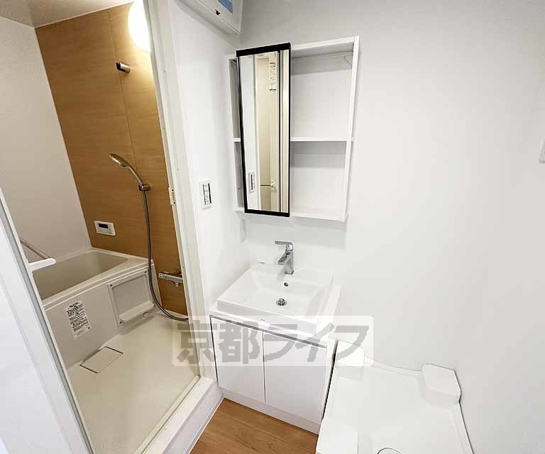 洗面設備　スタイリッシュな洗面台