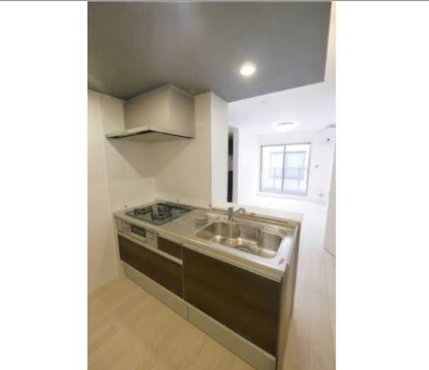 キッチン　3口コンロのシステムキッチン完備！