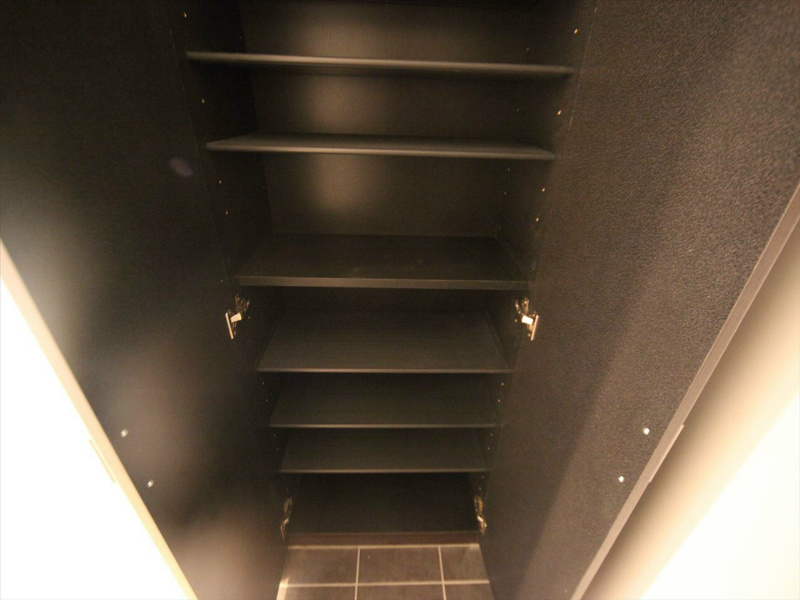 玄関　玄関　シューズボックス付