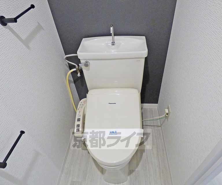 トイレ　ウォシュレット付きです