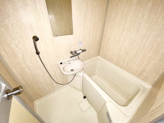 バス・シャワールーム　※別部屋参考写真