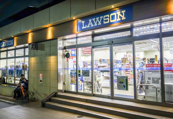 コンビニ　ローソン京王クラウン街笹塚店（コンビニ）まで280m