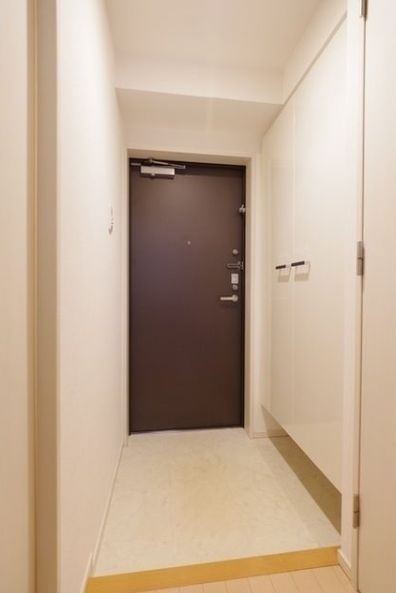 玄関　※別部屋の参考写真です。