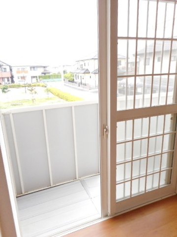 バルコニー　お洗濯にも便利なバルコニー付き