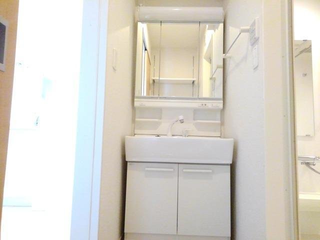 洗面設備　コンパクトで使いやすい洗面所