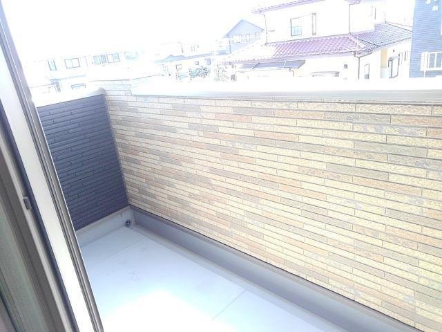バルコニー　陽当たり良好なバルコニーです