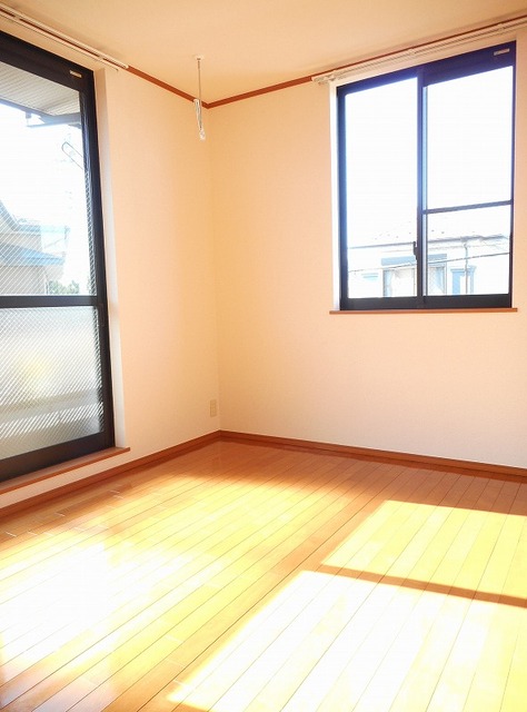 居室・リビング　南向き明るい居室