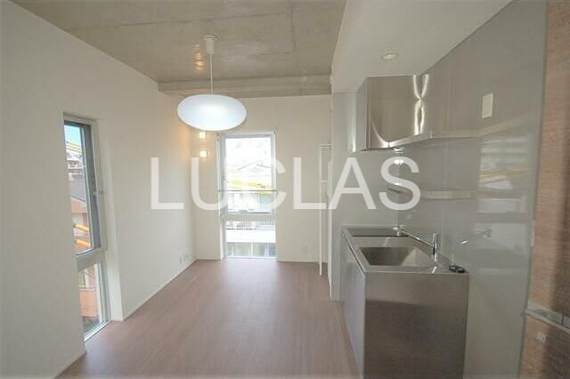 居室・リビング　ゆったりとしたリビングで憩いの空間…。