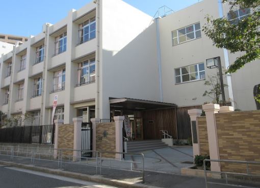 小学校　大阪市立三軒家東小学校（小学校）まで1368m