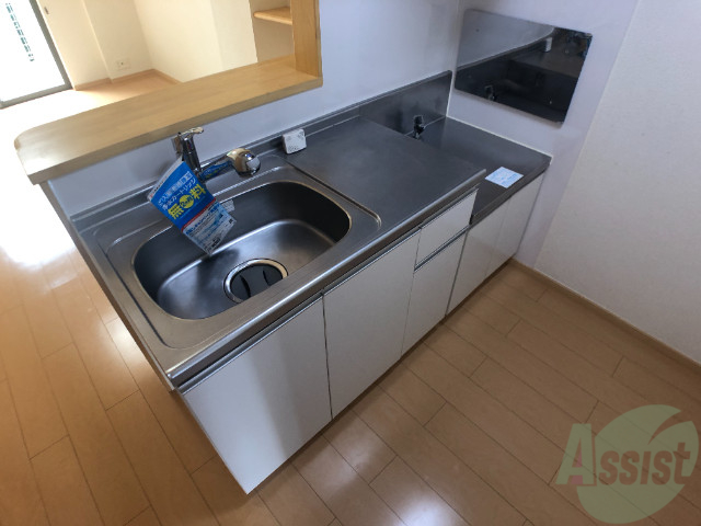 キッチン　キッチンは作業台もあり広めなので使いやすそうですね。