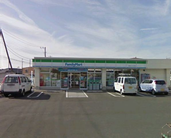 コンビニ　ファミリーマート（コンビニ）まで323m