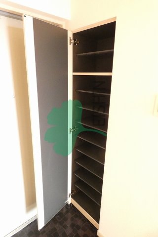 玄関　下駄箱もしっかりついてます！