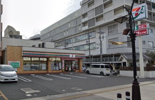 コンビニ　セブンイレブン知多半田駅前店（コンビニ）まで660m