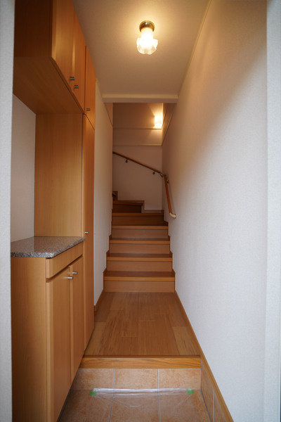 玄関　同じ建物の別のお部屋