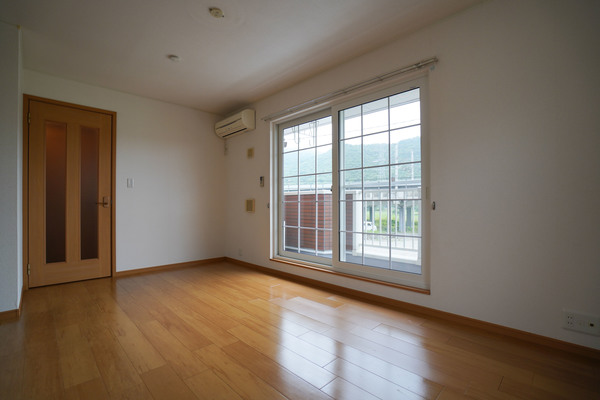 居室・リビング　同じ建物の別のお部屋