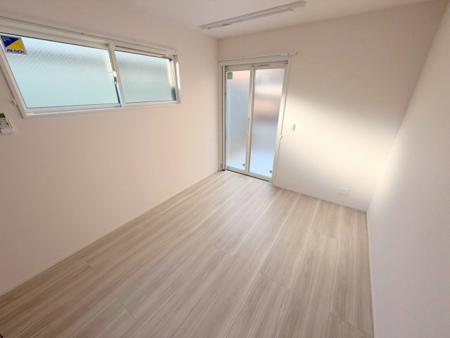 その他部屋・スペース　ゆとりのあるベッドルームで快適な睡眠をとってくださいね。