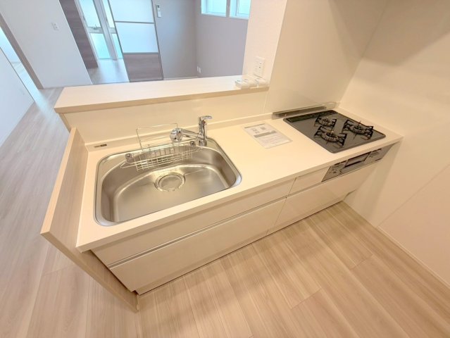 キッチン　オシャレなシステムキッチン。お料理好きには嬉しいですね。