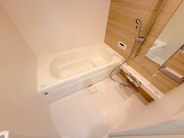 バス・シャワールーム　広めのお風呂は一日の疲れを癒してくれます。