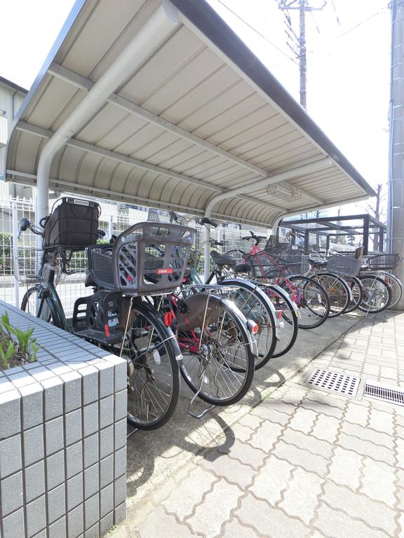 その他　屋根付きの駐輪場♪