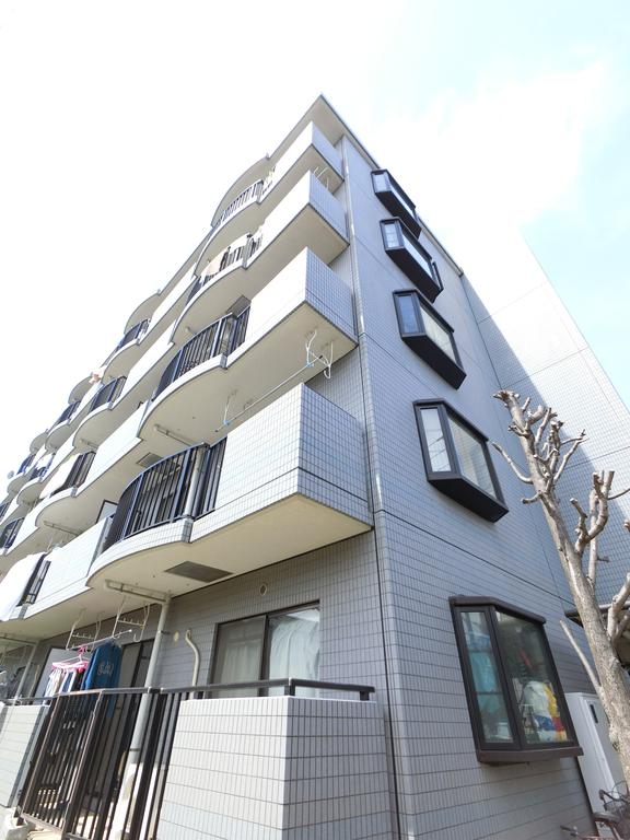 建物外観　タイル張りのきれいな外観♪