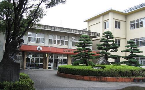 中学校　福島市立岳陽中学校（中学校）まで648m