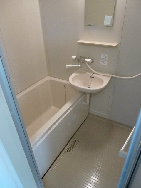バス・シャワールーム　写真は102号室です