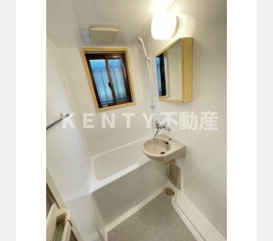 バス・シャワールーム　落ち着いた空間のお風呂です