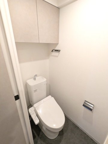 トイレ　温水洗浄便座です