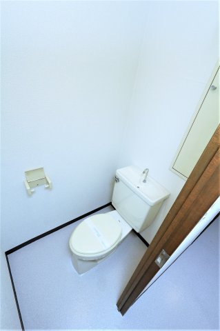 トイレ　参考写真（同物件別部屋）