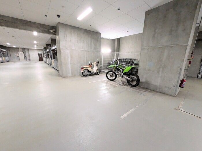 駐車場　★《見学予約受け付け中》設備充実のハイグレード賃貸マンショ