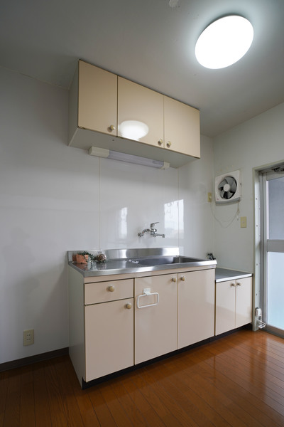 キッチン　同じ建物の別の部屋