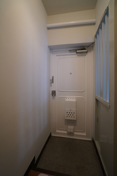 玄関　同じ建物の別の部屋