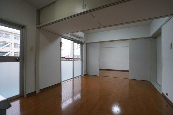 居室・リビング　同じ建物の別の部屋