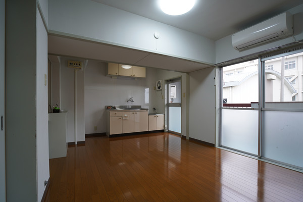 居室・リビング　同じ建物の別の部屋