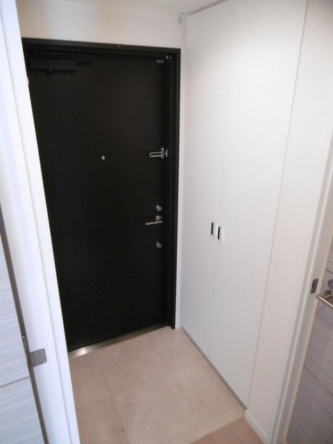 玄関　お部屋探しは株式会社　タウンハウジング　までお気軽にお問合…