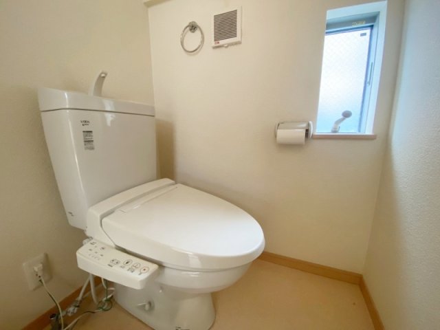 トイレ　嬉しい温水洗浄便座♪