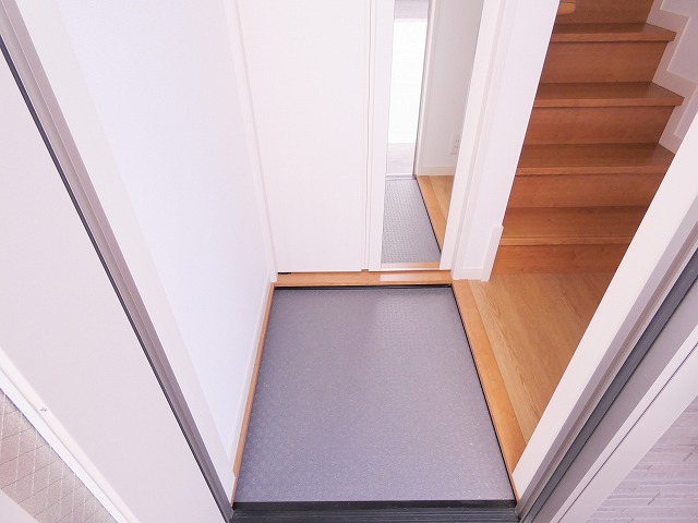 玄関　※室内写真は同ハウスメーカー施工イメージとなります。