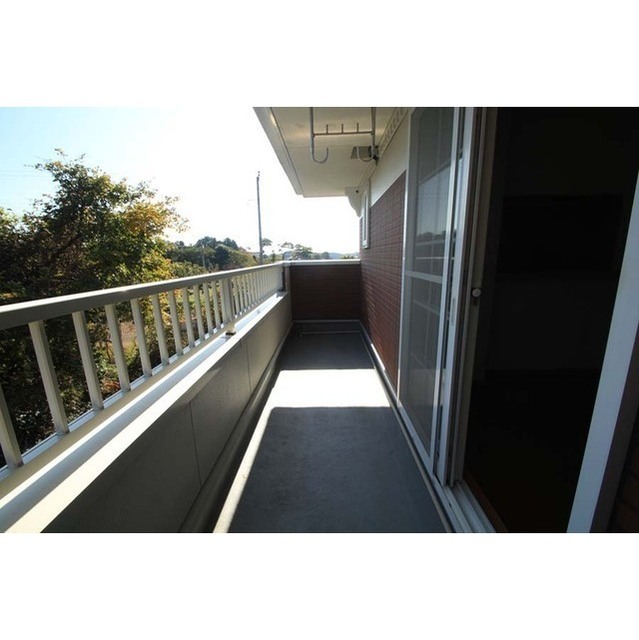 バルコニー　ワイドなバルコニーです