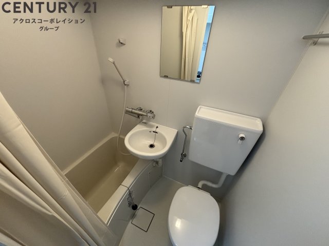 バス・シャワールーム　シンプルなユニットバス