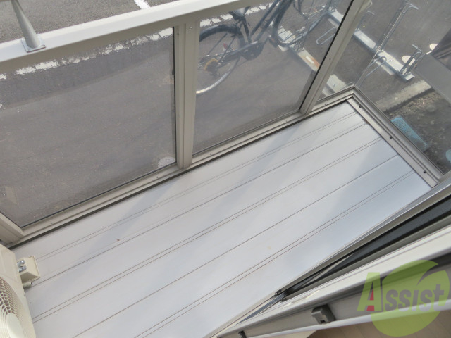 バルコニー　バルコニーは陽当たりが良く洗濯物も良く乾きますね